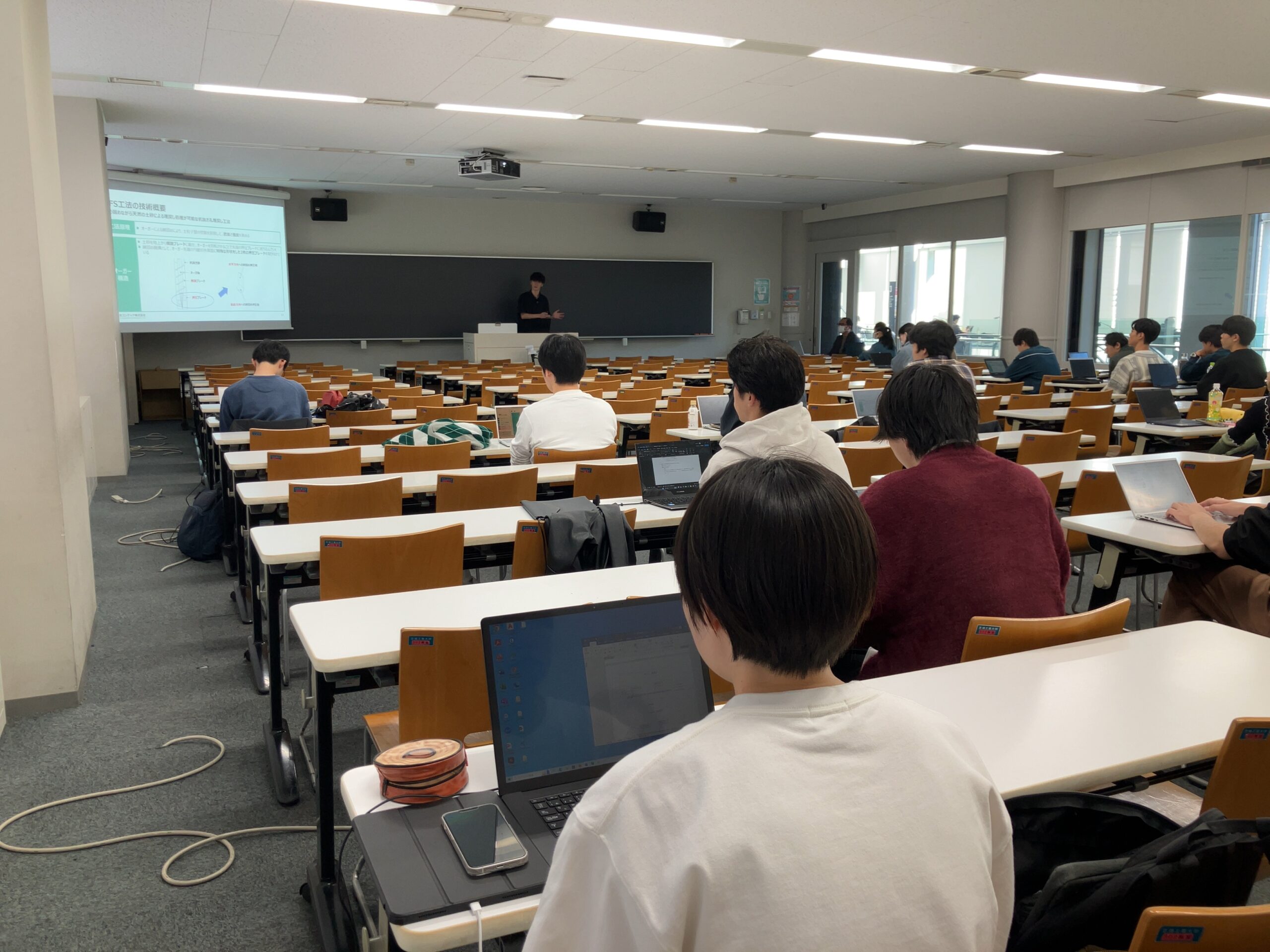 芝浦工業大学での特別講演の様子